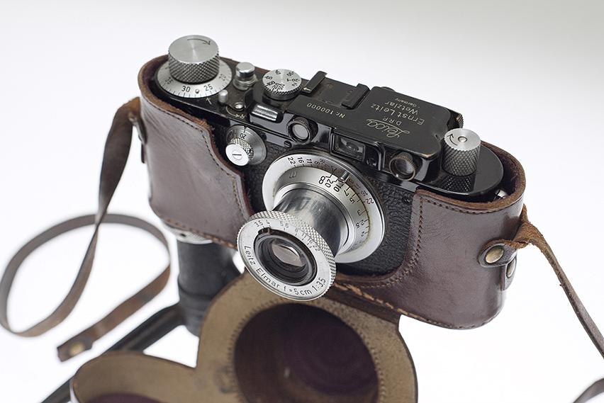 Leica mit der Fertigungsnummer 100 000;Geschenk der Leitz-Kamerawerke an Leo Frobenius, 1933;siehe auch: Beitrag in vidom 106, 12/2013;